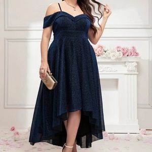 The color Navy and the size is 3xl (18). Like new.